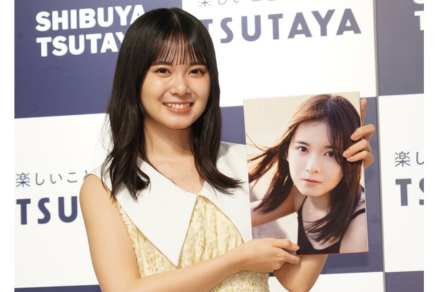 BEYOOOOONDS山崎夢羽「雨の中のセーラー服っていいな」、水着カットとの表情の違いにもビックリ！ 画像