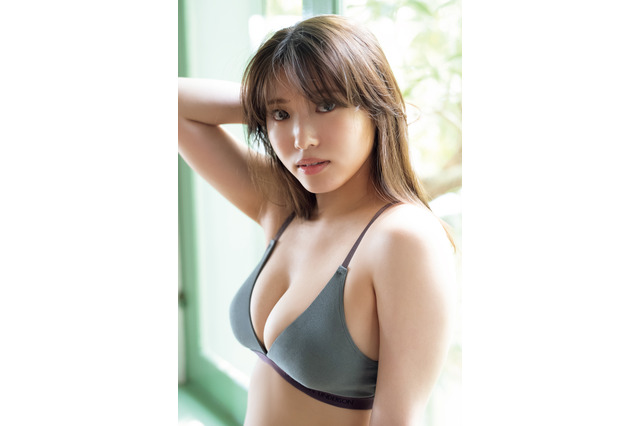 古田愛理、10代ラストの撮り下ろしグラビアで大人モード開眼 画像