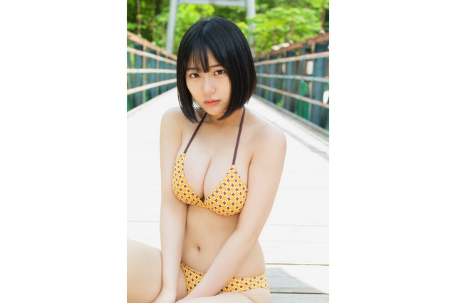 HKT48・田中美久、「STRiKE！」表紙に登場！グラビア引っ張りだこの完璧スタイルを披露 画像