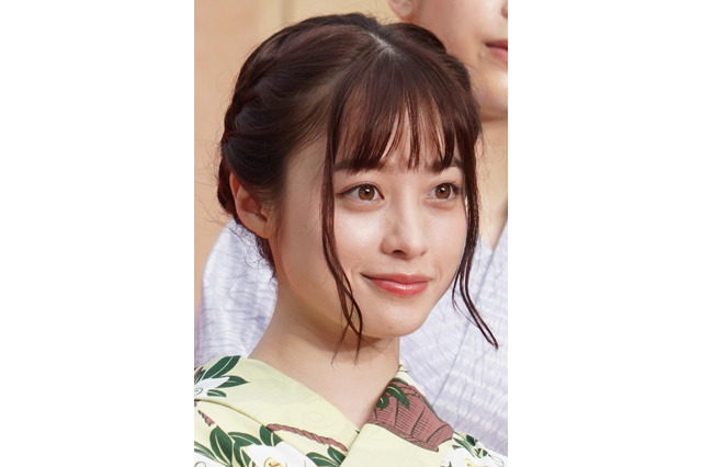 橋本環奈、インスタライブで風呂上がりスッピン披露！「無敵の可愛さ」「レベチすぎる!!」 画像