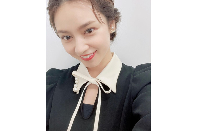 平愛梨、フェミニンコーデのキュートな自撮りカットを公開！「美人さん！」 画像