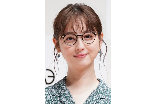 佐々木希が突然ショートヘアに!似合ってると好評 画像