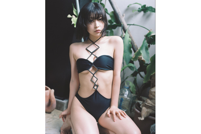 染野有来、1st写真集発売！セクシービキニに大胆な膝ブラも！ 画像