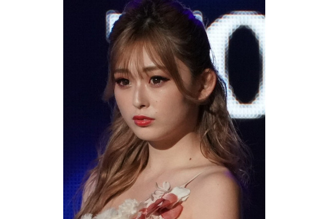 ゆうちゃみ、インスタで本気コーデ!セクシードレスに大人な私服姿も 画像