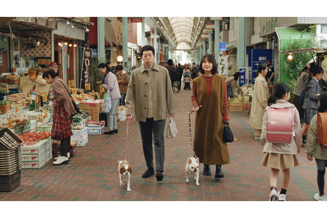 今田耕司と蛙亭・イワクラ、天才犬たちと日本郵便の年賀状新CMに登場! 画像