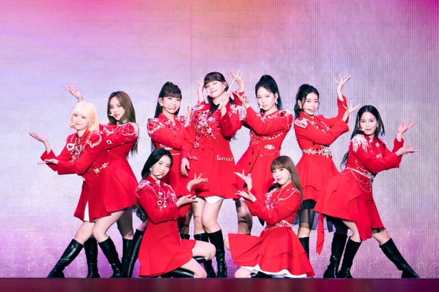 NiziU、初の東京ドーム公演2DAYSで10万人を動員!新曲「Blue Moon」を初パフォーマンス 画像