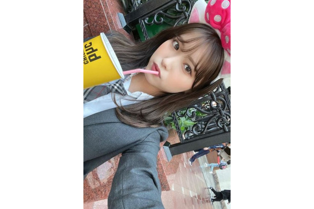 古田愛理、韓国テーマパークを制服で満喫!可愛さたっぷりな姿に反響 画像