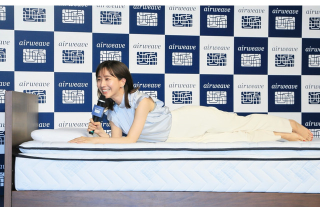 田中みな実、“みな実のまくら”紹介!寝転がり熱弁ふるうも「すっごいシュールじゃないですか(笑)」 画像
