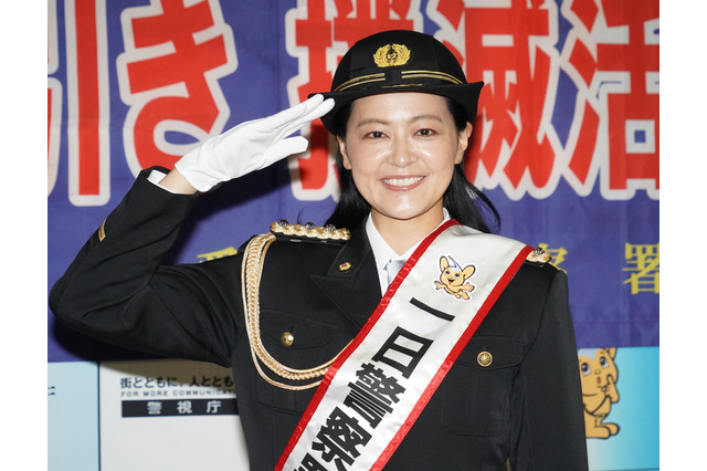 黒谷友香が「一日警察署長」就任、5回目にして初の黒制服に感動！ 画像