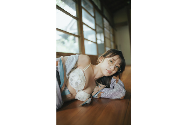 関根優那、はだけた衣装で大人の色気……SNSで悩殺カットが公開に 画像