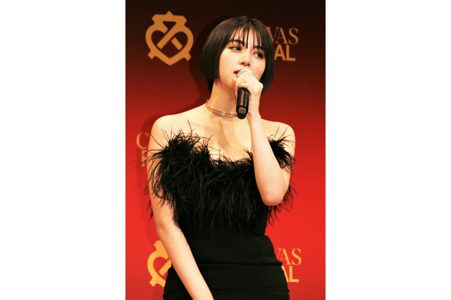 池田エライザ、金髪ウイッグ&黒リップ…ギャルメイクに反響「本気で可愛い」 画像