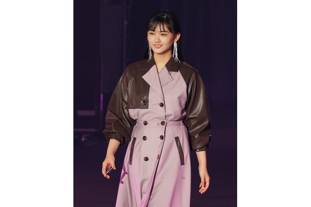 櫻坂46・山﨑天、小学校時代に貯金100万円! 画像