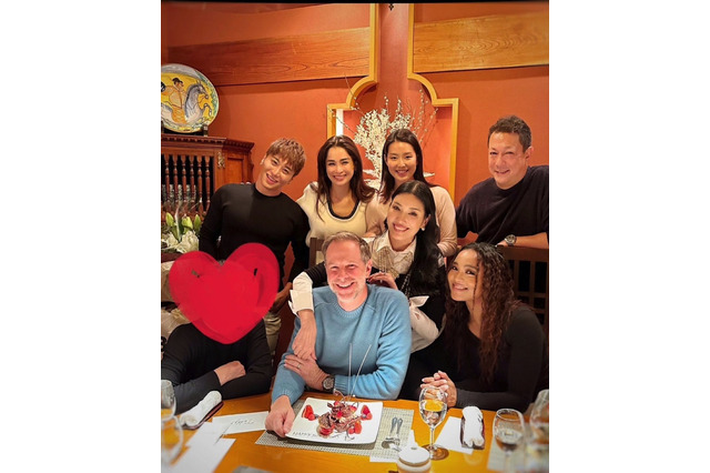 アンミカ、幸せあふれる夫の誕生日会ショット公開!すみれ&Crystal Kayらも駆けつける 画像