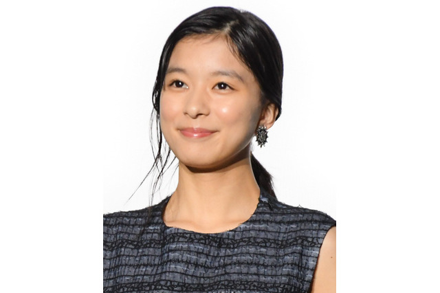 芳根京子、可愛すぎるフェレットとのツーショット公開 画像