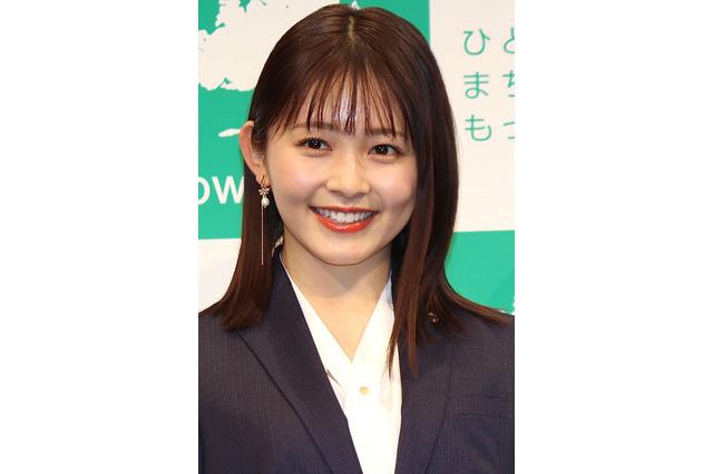 久間田琳加、デニムミニスカで美脚を披露「スタイル抜群すぎます」「脚細い……!!!」 画像
