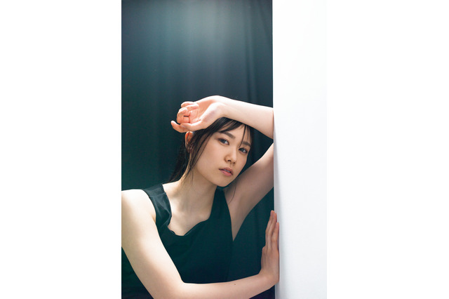 日向坂46・丹生明里、しっとりした表情見せる!『blt graph.』表紙&巻頭グラビア! 画像