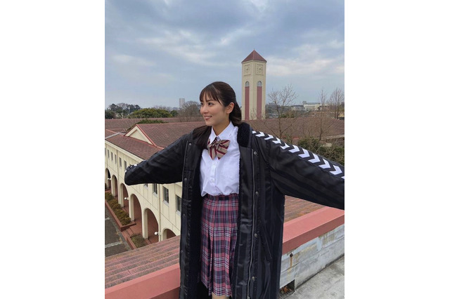 石川恋、制服姿を多数公開!ドラマ『ブルーバースデー』オフショ 画像