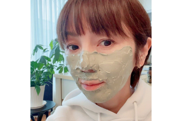 「今年はスキンケアがんばる！」渡辺満里奈、フェイスパック中の写真に反響 画像