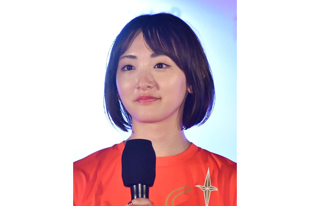 生駒里奈「刺さる人には刺さる！」「まだいける??」ドラマで披露のセーラー服オフショ公開 画像