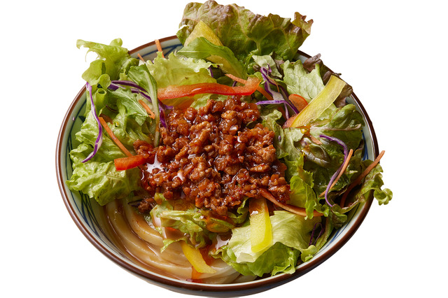 丸亀製麺初のサラダうどん誕生!初夏にぴったり「ピリ辛担々サラダうどん」「ごまだれサラダうどん」 画像