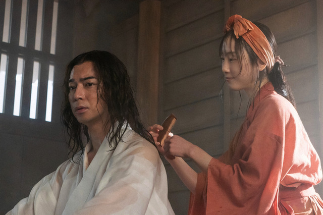 家康、美しい侍女のお万（松井玲奈）に心を許してしまい....NHK大河ドラマ『どうする家康』 画像