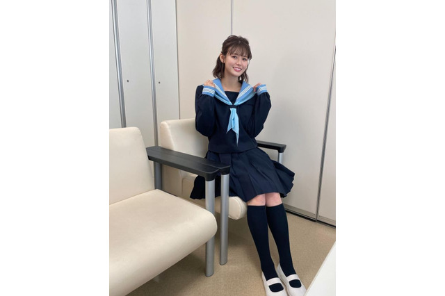 井口綾子、可愛すぎるセーラー服姿を披露! 画像
