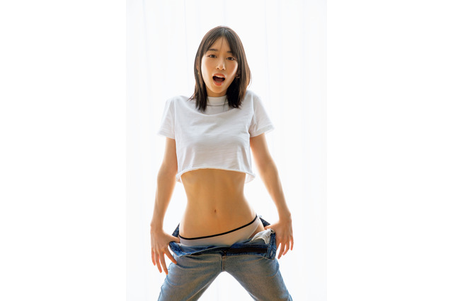 森川葵、“最初で最後”の写真集がオリコン1位獲得&重版決定!新たな美クビレカットも公開に 画像