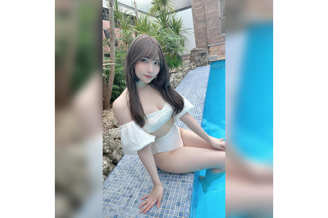 あまつまりな、今年初のプール満喫水着に「マーメイド！」の声 画像