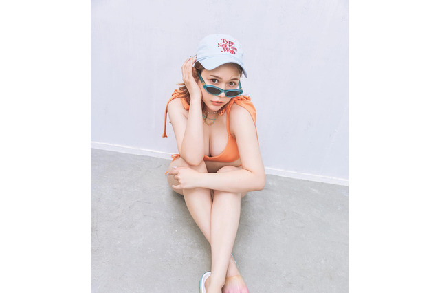 村重杏奈、胸元セクシーなあざとカット「最高に可愛い水着とむらちげ」 画像