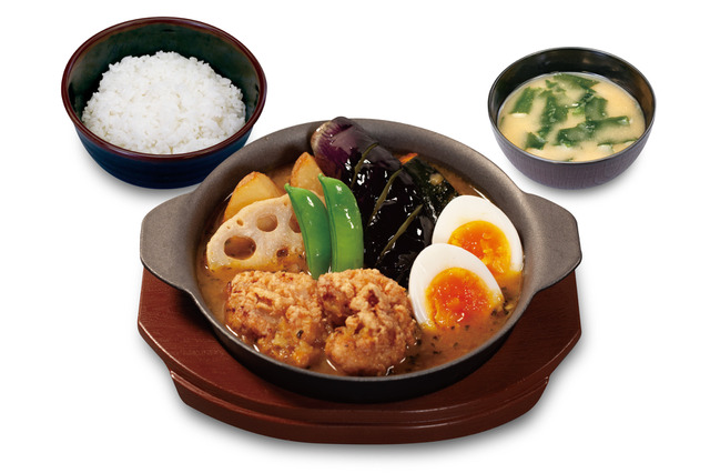 本格唐揚げがイン!松のや「四季の野菜と本格唐揚げのスープカレー」新発売 画像