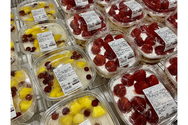 【コストコ】コストコ2023夏の新作スイーツ食べ比べ!ストロベリーカスタードクリームケーキorパイン&ココナッツパンナコッタ 画像