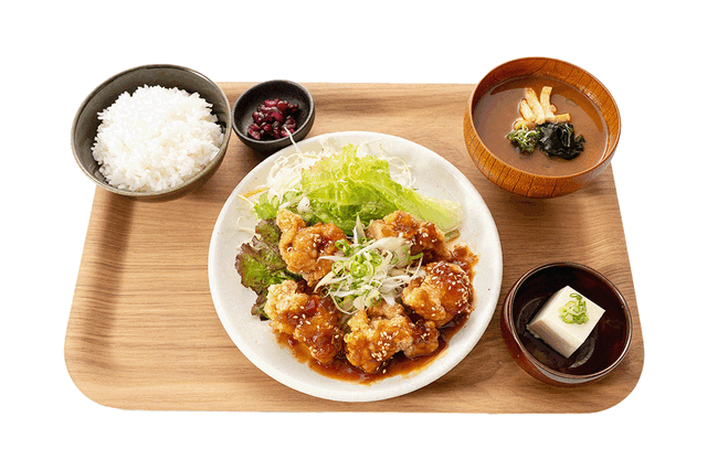 宮本むなし、ジューシー＆さっぱり「油淋鶏定食」を期間限定販売 画像