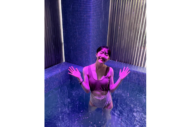 『non-no』専属モデル・松川菜々花、今年初水着に「見てて涼しい」「めっちゃ可愛い」の声 画像