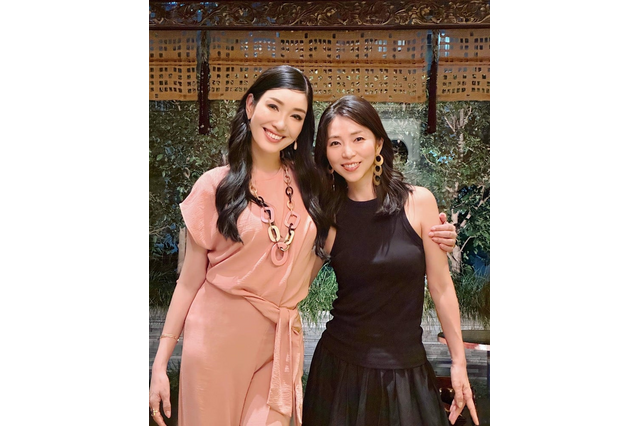 アンミカ、同い年の元NHKアナ・久保純子と仲良しショット&家族ぐるみの付き合い明かす 画像