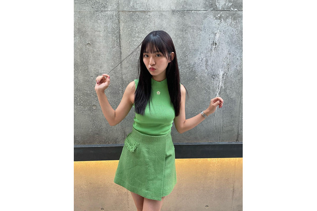 グラドル豊田ルナ、グリーンのノースリーブ+ミニスカショットが好評 画像