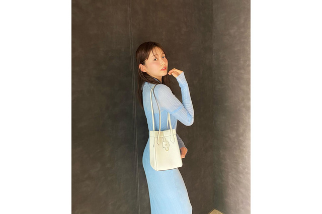 久間田琳加、美ボディライン際立つドレス姿に「女神か？」の声 画像