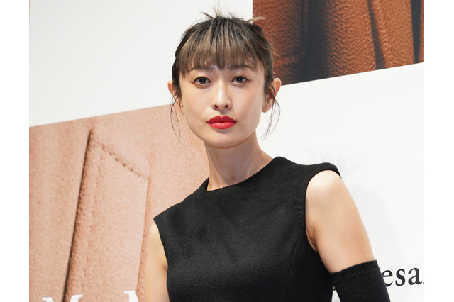 山田優、ハイレグのインナー透けるシースルードレス披露! 画像