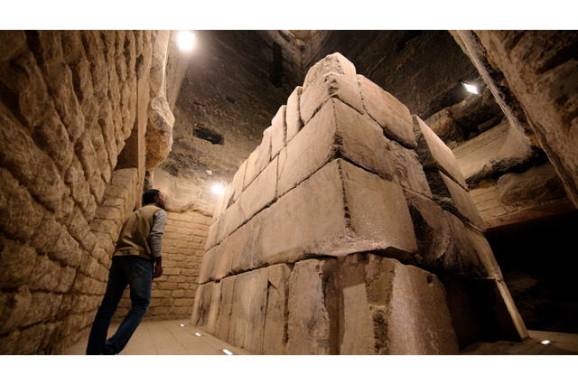 巨大ピラミッドの謎を日本初撮影！4300年前の鮮やかな壁画を高精細8Kカメラで 画像