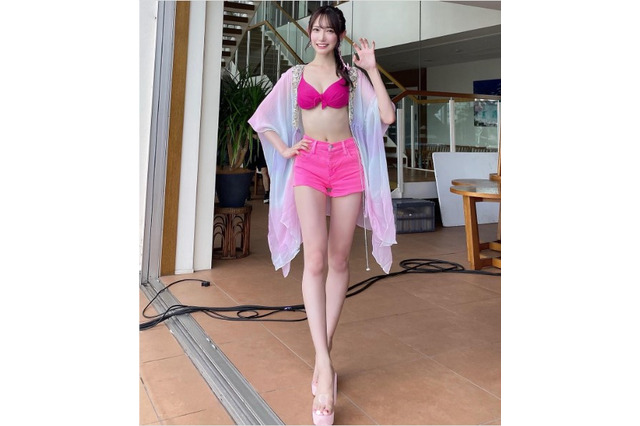 原かれん、美くびれ&美脚を披露!「スタイル良すぎ」と注目集める 画像