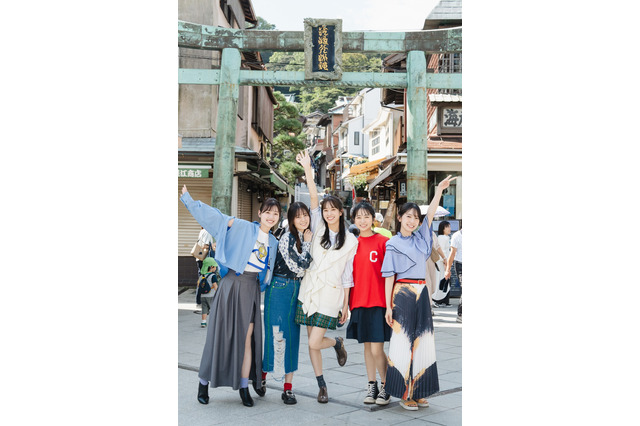 テーマは女子旅！『B.L.T.』12月号に日向坂46の佐々木久美、佐々木美玲、金村美玖、小坂菜緒、上村ひなのが登場 画像