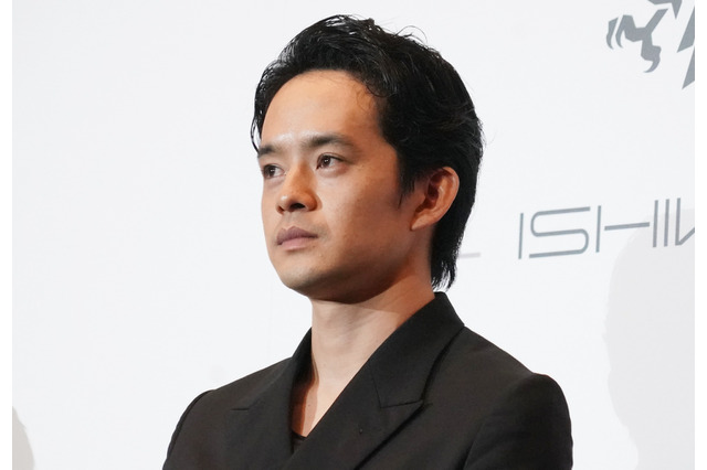 池松壮亮、驚きの特技！自分でノックした球を自分でキャッチ！ 画像