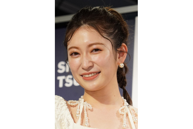 美ヒップに釘付け!吉田朱里、ランジェリー姿を披露 画像