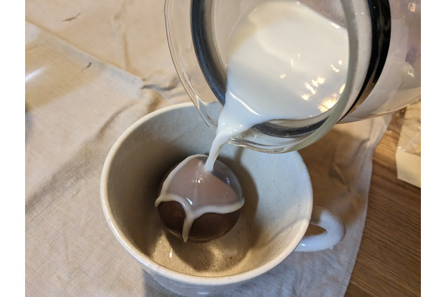 【コストコ】実際どう！？マシュマロが飛び出るホットチョコレートボムを実食レポ。 画像