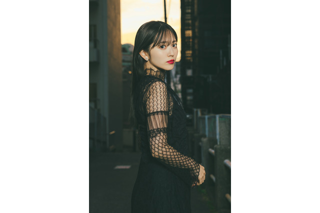「もう本当に大人なんです」鈴木愛理、『FLASH』表紙&巻頭グラビアで新たな一面を見せる 画像