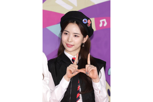 NiziU・MAYA、本当に21歳？圧倒的色気をまとったドレス姿を披露 画像