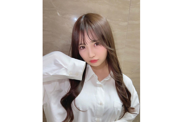 NMB48・早川夢菜、”彼シャツ”姿を披露!「借りちゃった」 画像