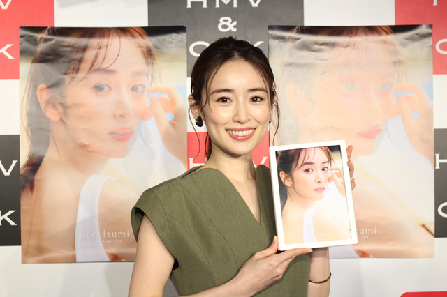 泉里香、6年ぶりカレンダーの見どころは「全部です！」　お気に入りカットも解禁 画像