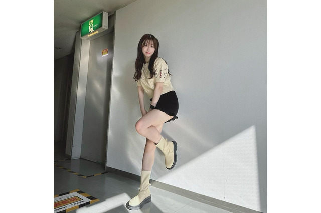 上西怜、超ミニスカコーデで美脚を披露！「安定のかわいさ」「似合ってます」 画像
