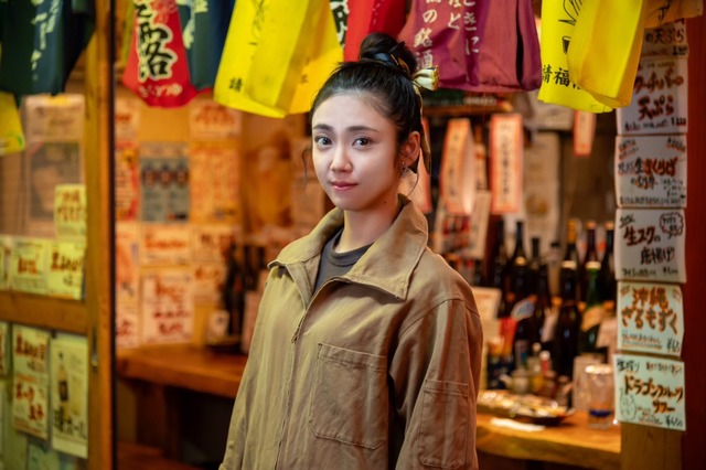 山谷花純、新ドラマ『彼女と彼氏の明るい未来』で小料理屋の店員役に 画像