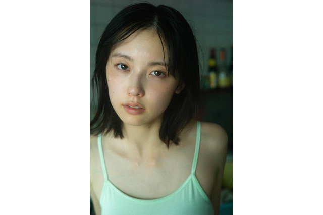 加藤小夏、1st写真集発売!貴重なキャミソール姿披露 画像